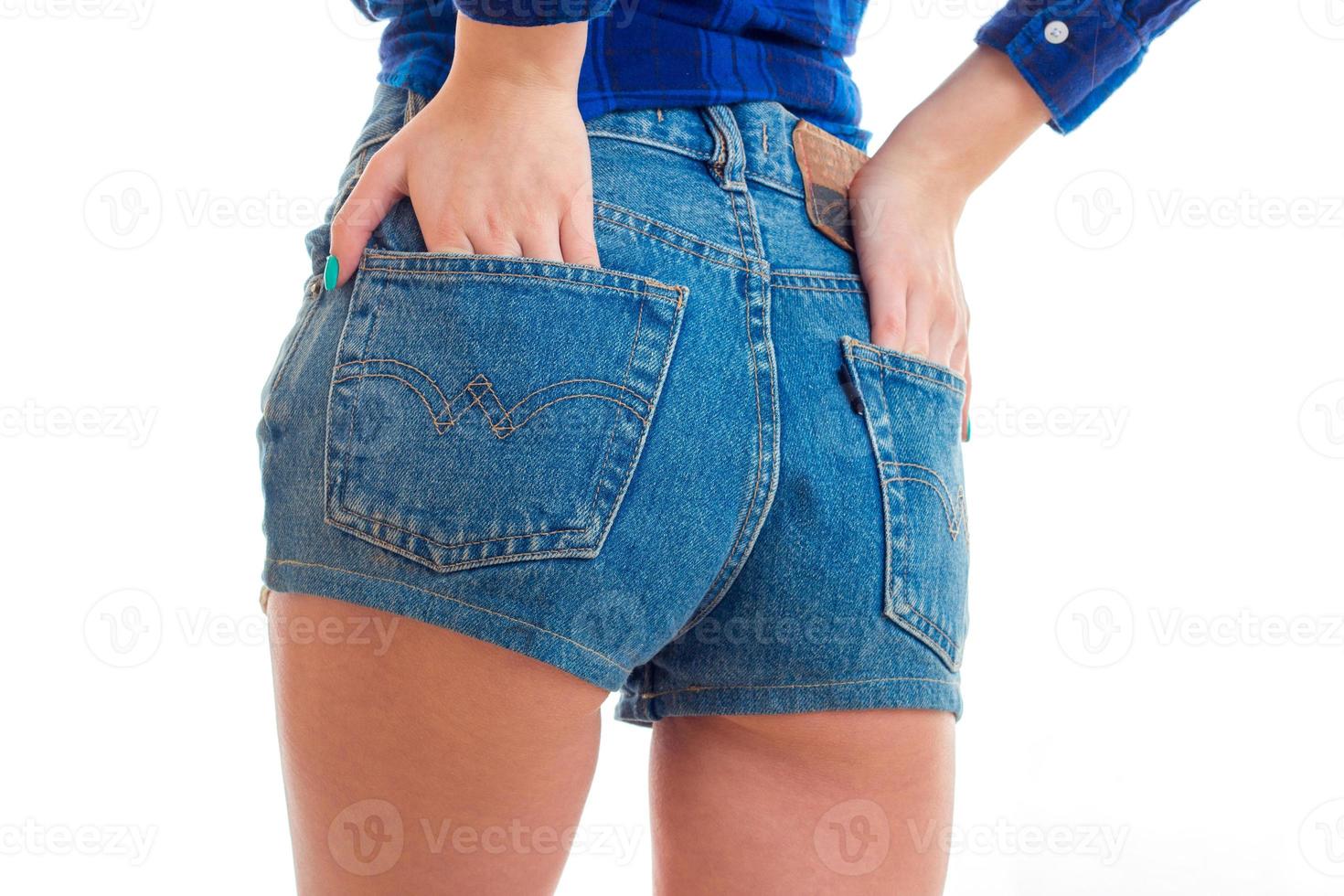 rundes Famle-Gesäß in Jeans-Shorts foto