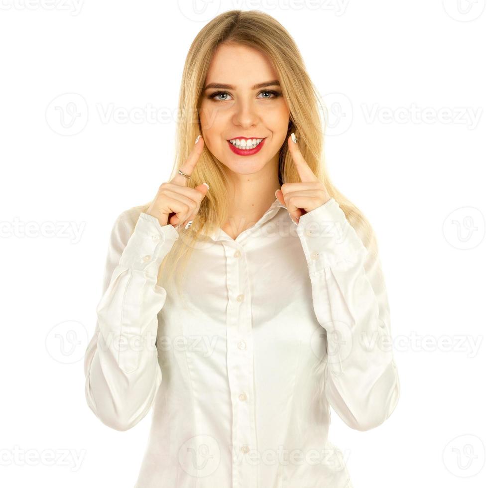 Mädchen zeigt ihrem Finger ein Lächeln auf allen Zähnen foto