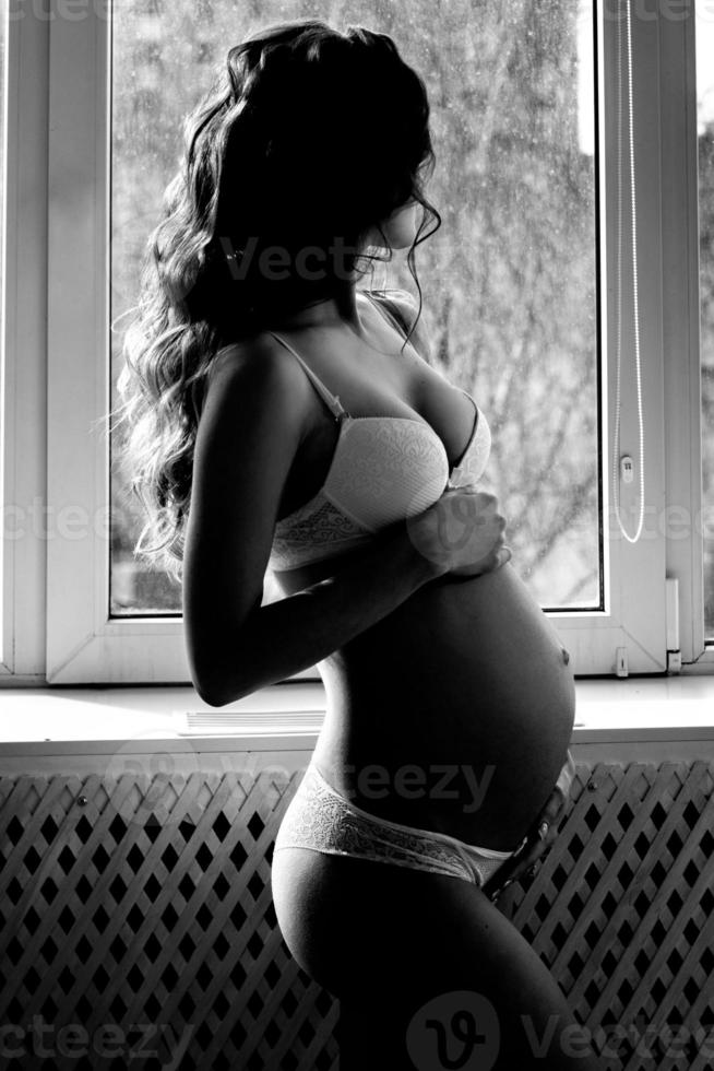 Silhouette schönes schwangeres Mädchen foto
