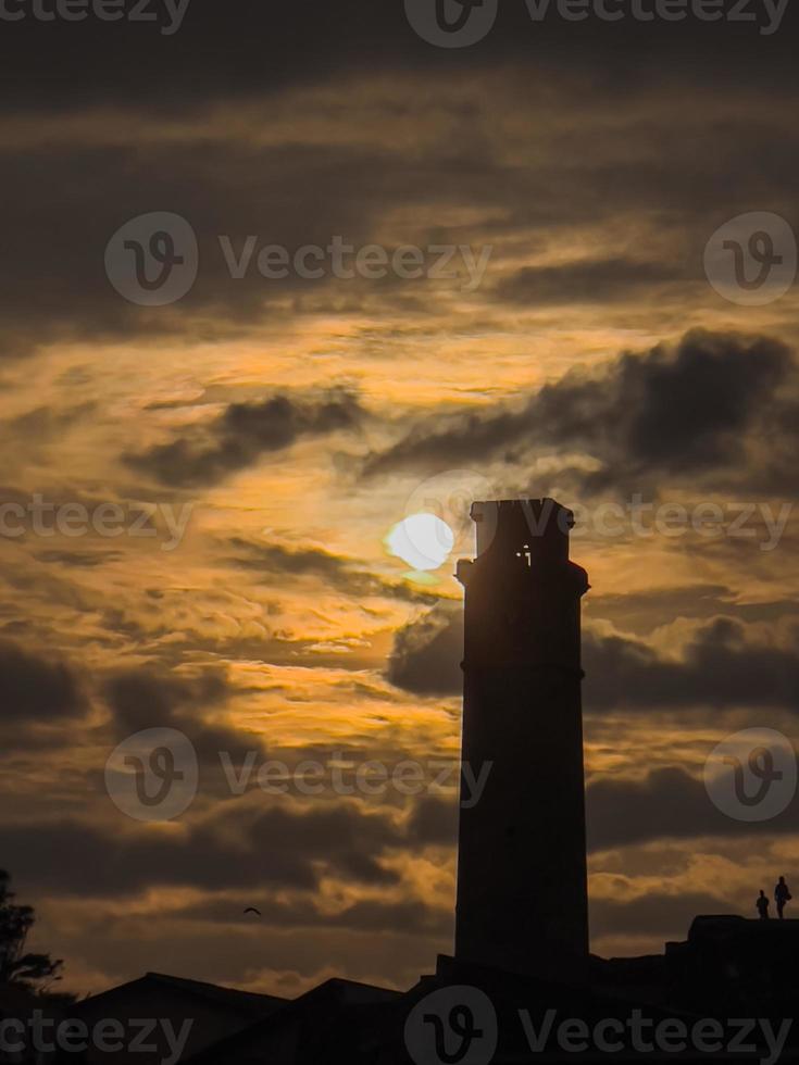 Sonnenuntergang in einer Stadt foto