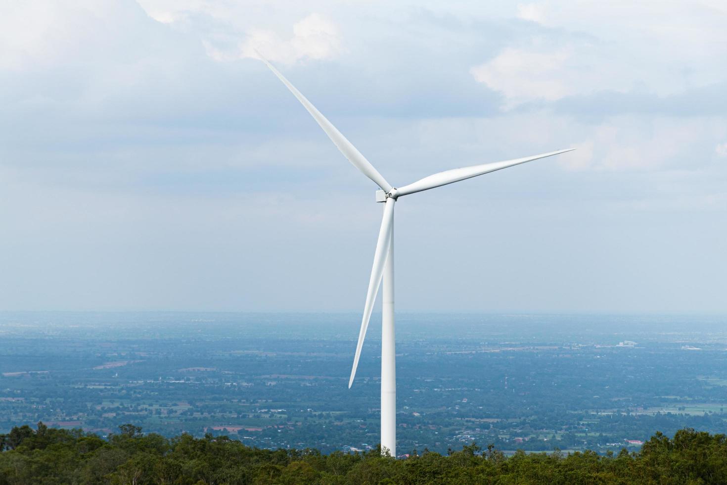 windturbinen am gelben himmel foto