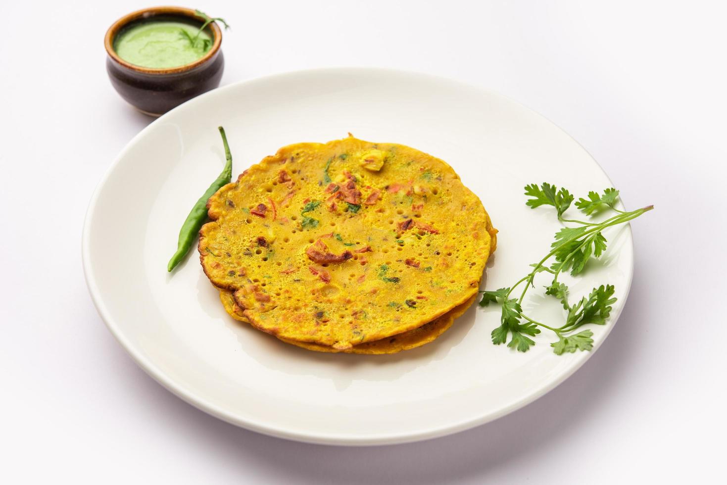 Cheela, Chilla oder Chila ist ein rajasthanisches Frühstücksgericht, das im Allgemeinen mit Kichererbsenmehl oder Besan zubereitet wird foto