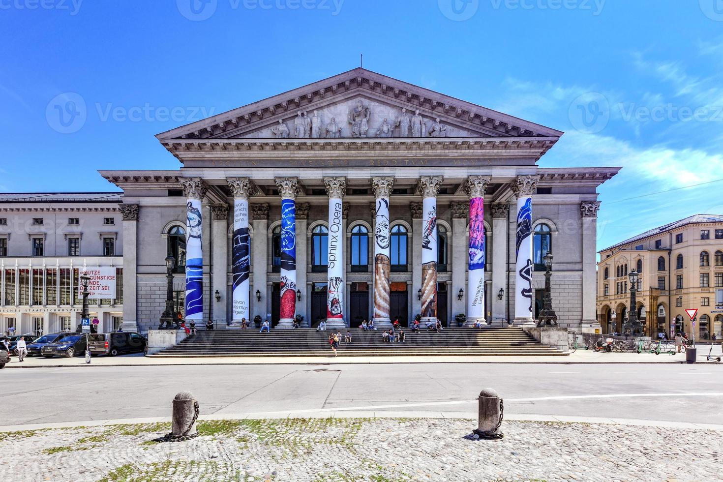 das nationaltheater münchen am max-joseph-platz in münchen, bayern, deutschland foto