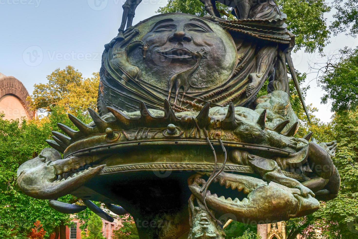 Friedensbrunnen neben der Kathedrale von Saint John the Divine in Morningside Heights in New York. foto