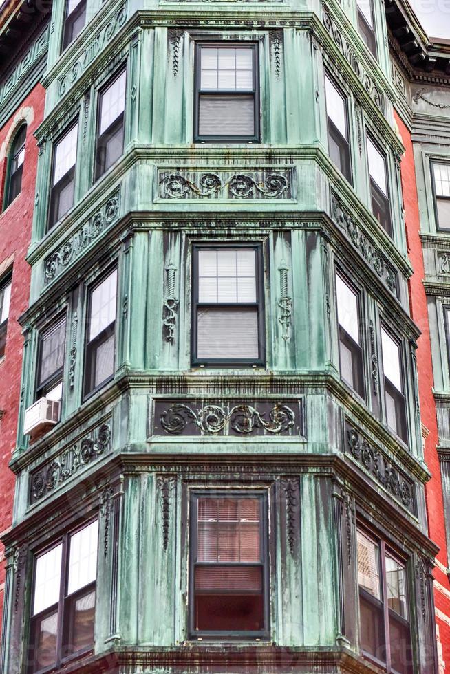 kupfer dreiteilig, erkerfenster in der nachbarschaft nördlich von boston, massachusetts. foto