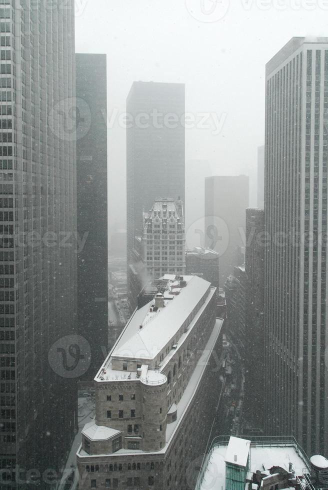 Luftaufnahme der Innenstadt von Manhattan während eines Schneesturms in New York City. foto