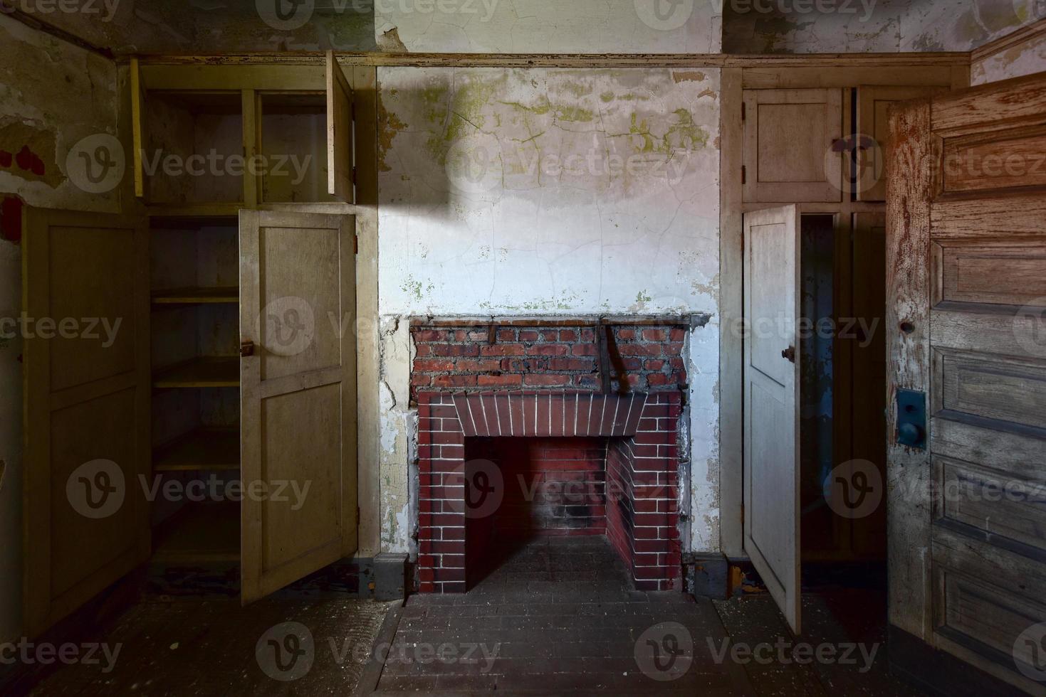 Das verlassene Immigrantenkrankenhaus von Ellis Island. es war das erste öffentliche gesundheitskrankenhaus der vereinigten staaten, das 1902 eröffnet wurde und bis 1930 als krankenhaus betrieben wurde. foto