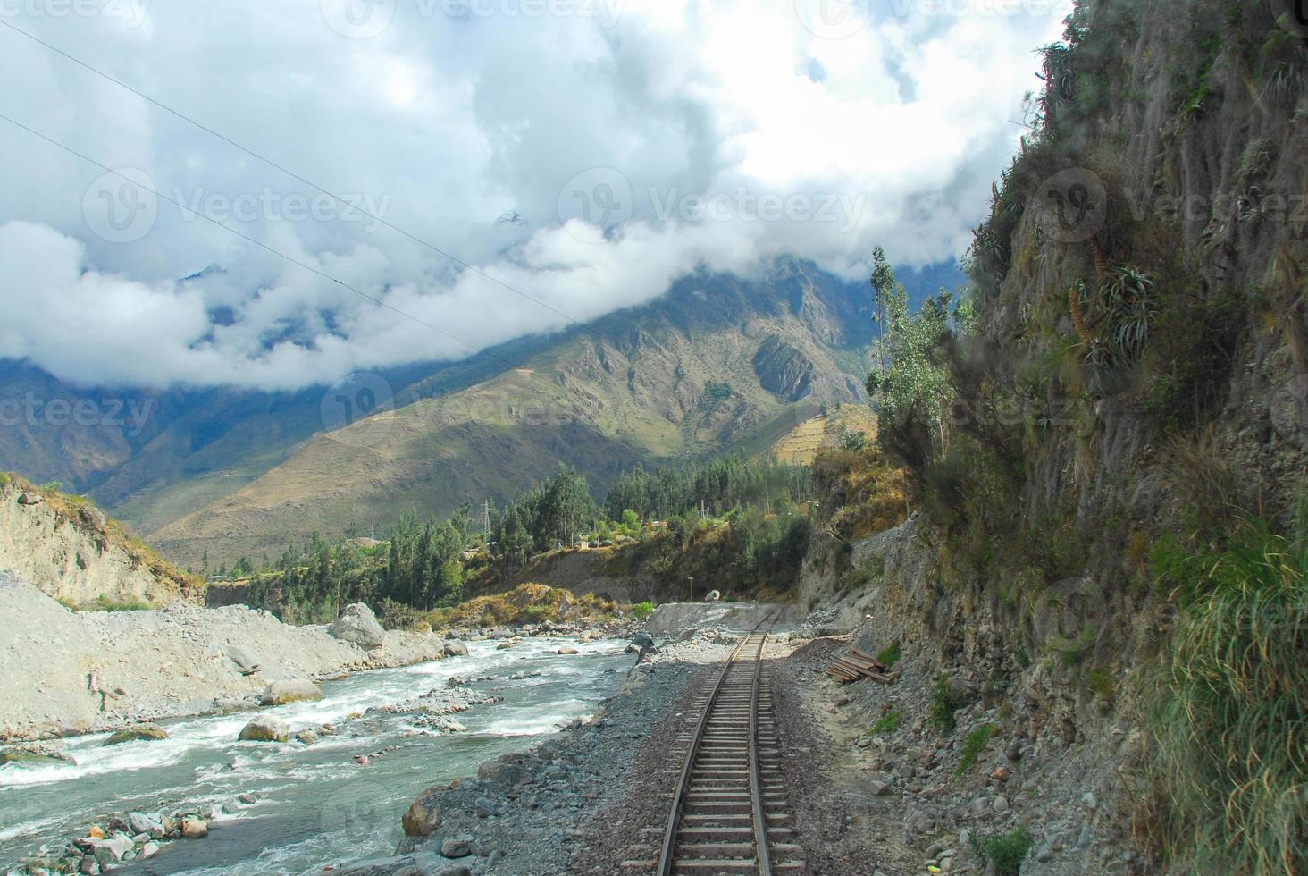 Urubamba-Fluss in der Nähe von Machu Picchu foto