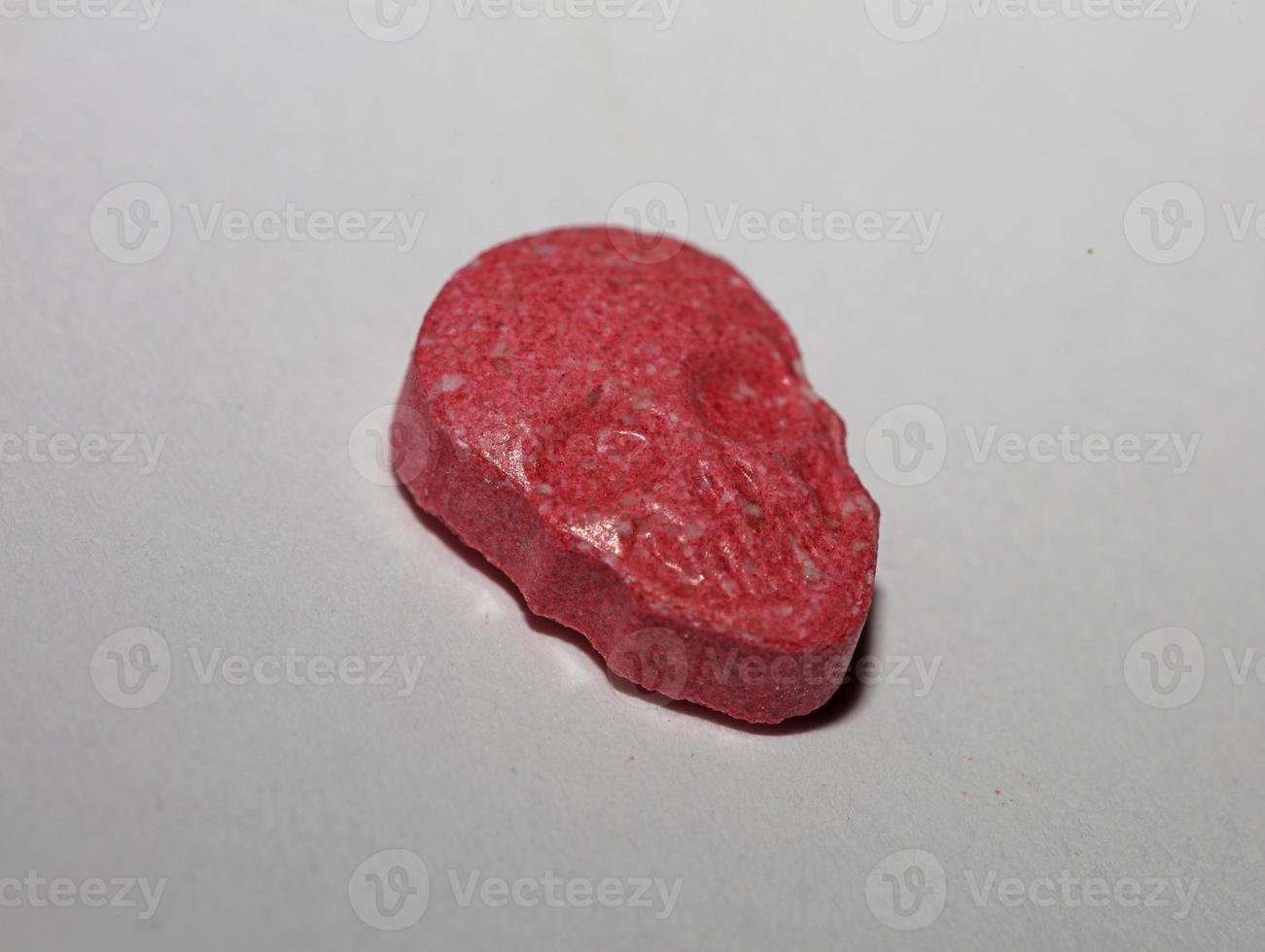 Die stärksten Ecstasy-Pillen der lila Totenkopf-Welt schließen hohe Qualität mit großen Dope-Drucken foto