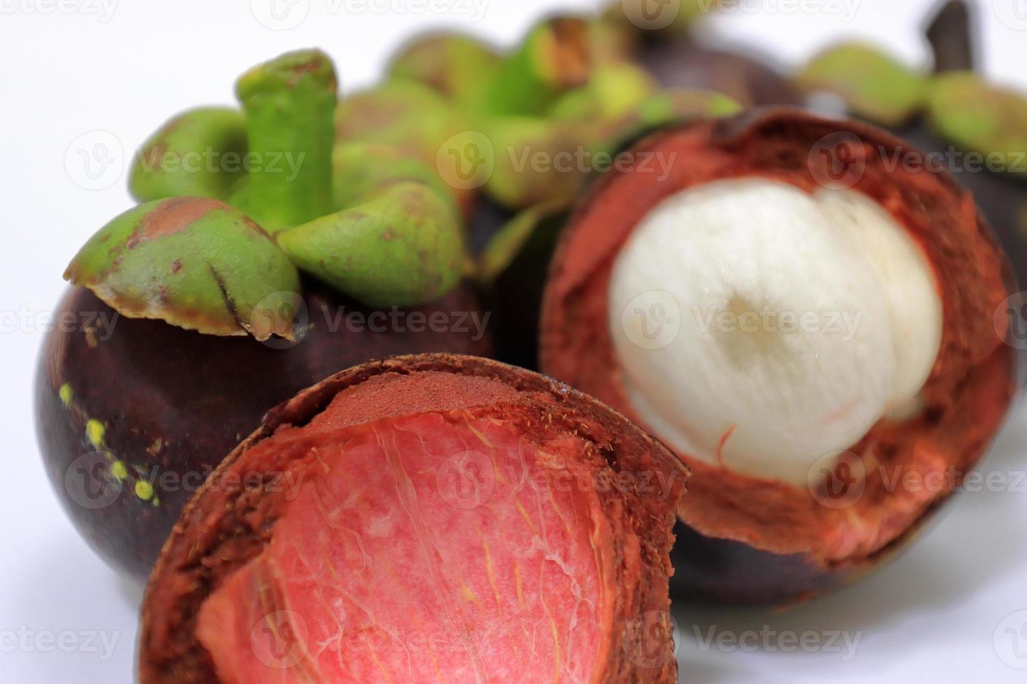 lila Mangostan-Frucht mit köstlichem Kern. Früchte der Krebsprävention foto