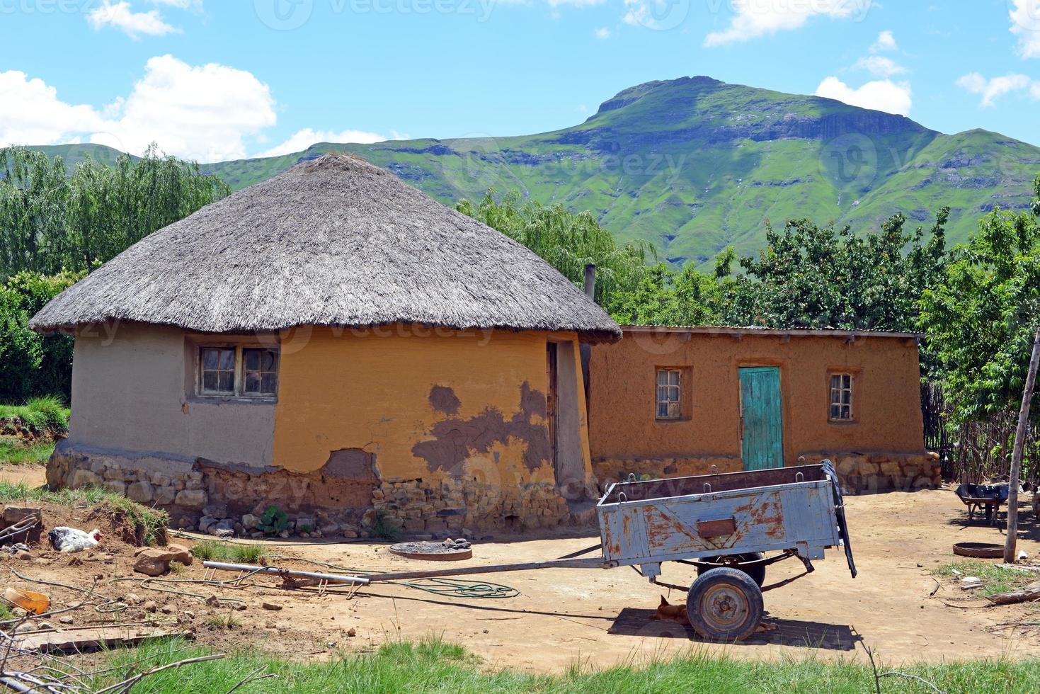 traditionelles haus in lesotho foto