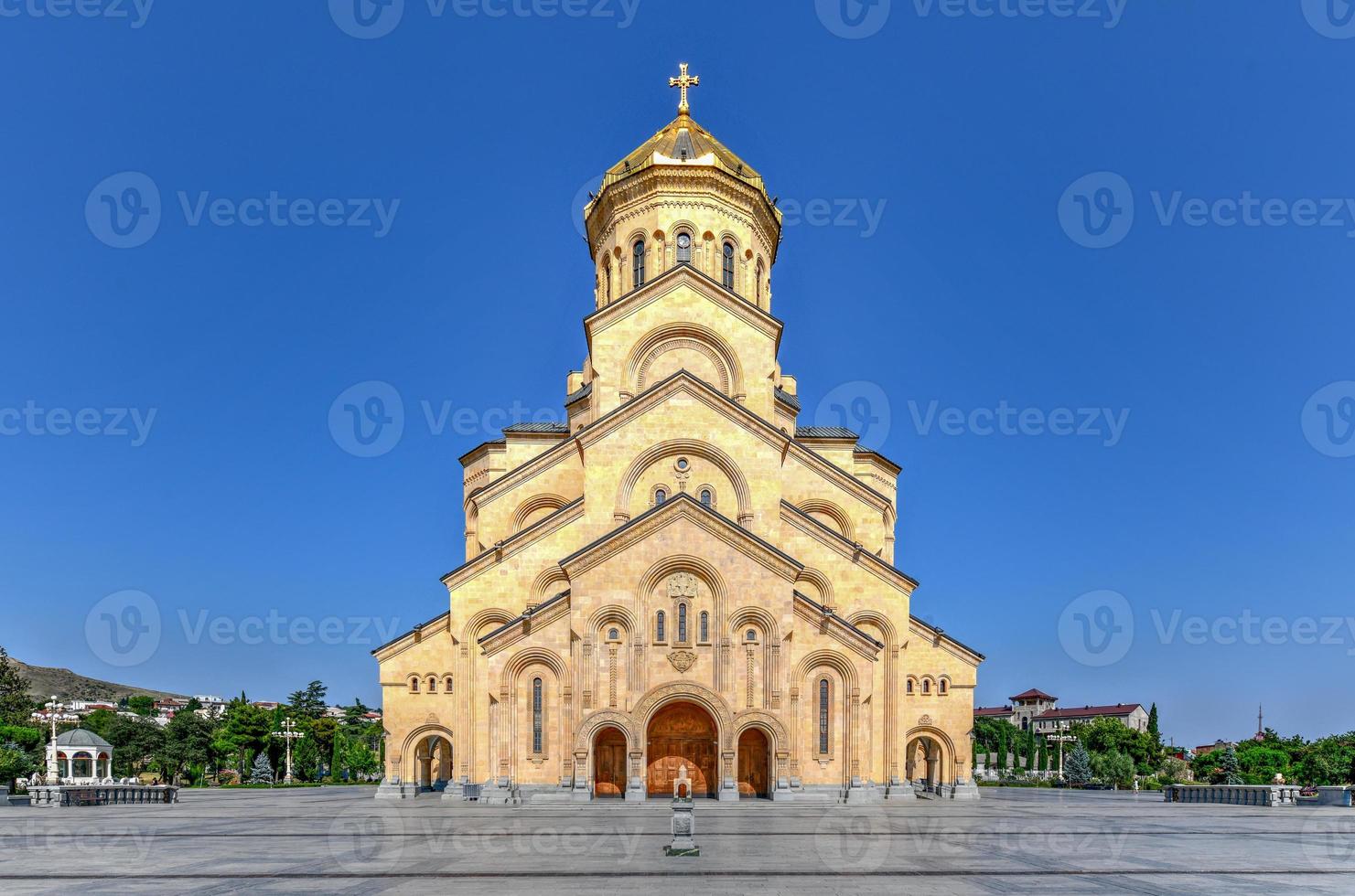 die kathedrale der heiligen dreifaltigkeit in tiflis, georgien foto