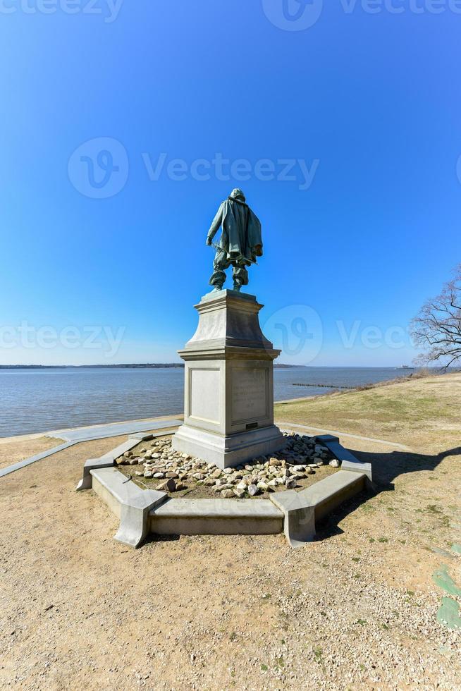 Statue von William Couper im Jahr 1909 von Captain John Smith in James Fort, Jamestown Island. foto