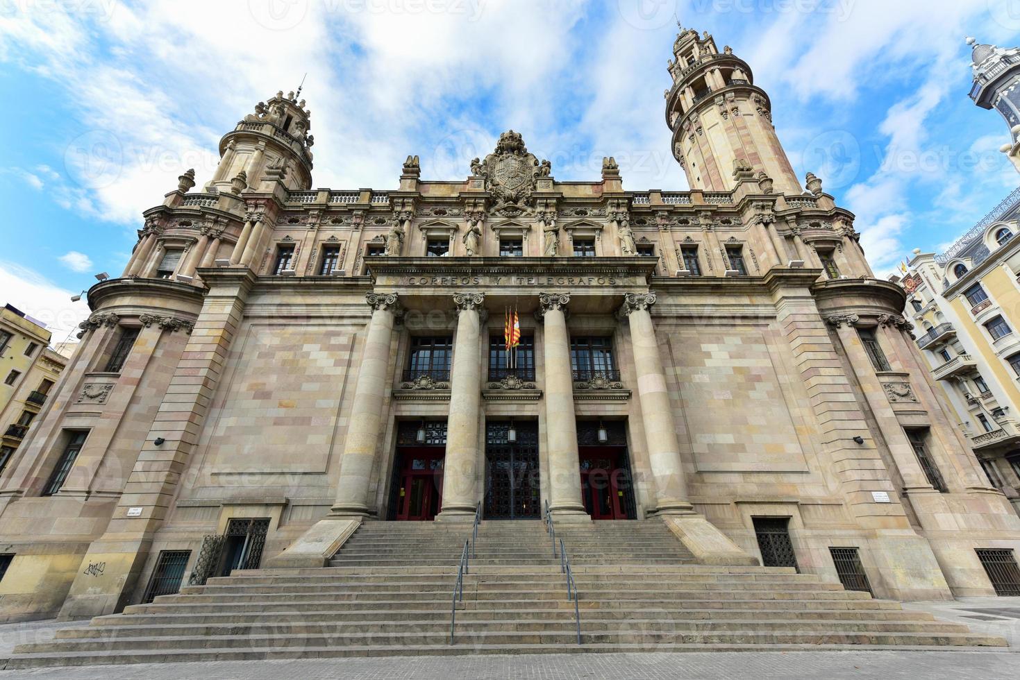 post- und telegrafengebäude in barcelona, katalonien, spanien foto