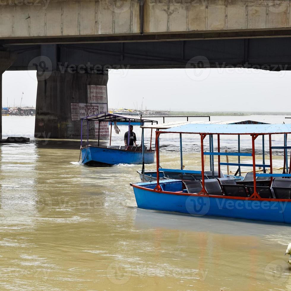 ganga, gesehen in garh mukteshwar, uttar pradesh, indien, der fluss ganga gilt als der heiligste fluss für hindus, ein blick auf garh ganga brij ghat, der ein sehr berühmter religiöser ort für hindus ist foto