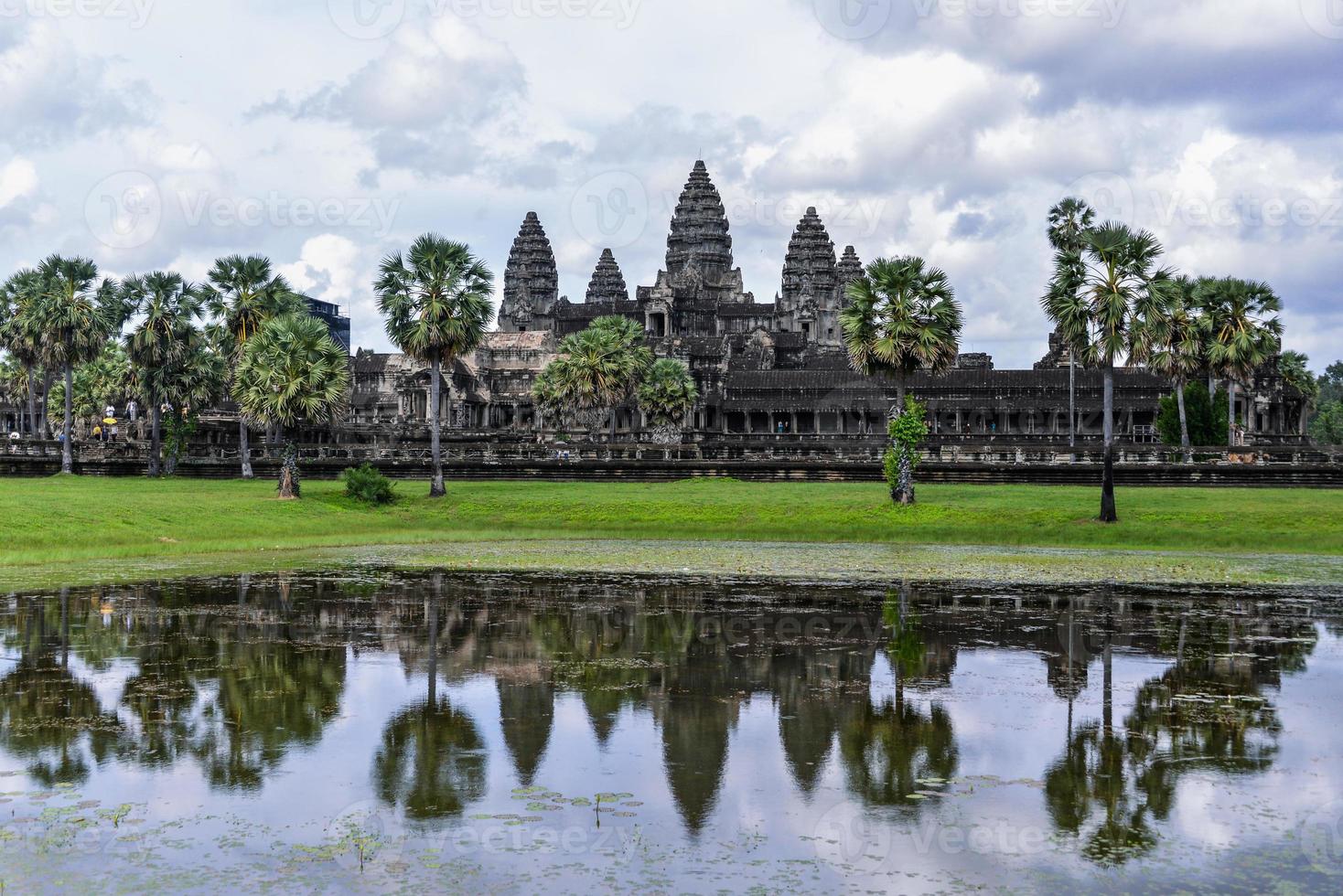 angkor wat ist eine tempelanlage in kambodscha und das größte religiöse denkmal der welt foto