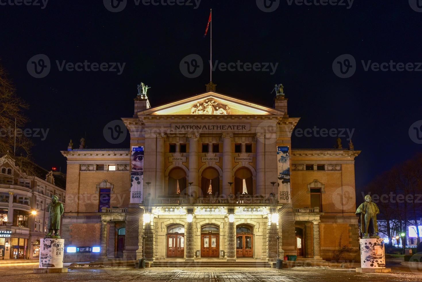 Nationaltheater in Oslo in der Winternacht foto