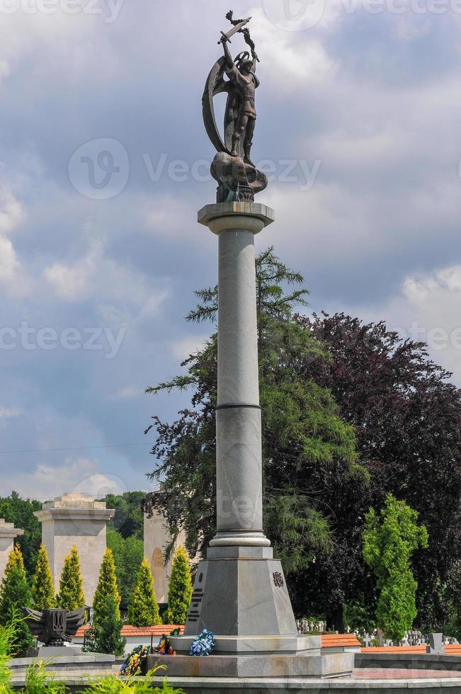 Denkmal auf dem Friedhof von Lytschakiw Ein berühmter und historischer Friedhof in Lemberg, Ukraine. foto