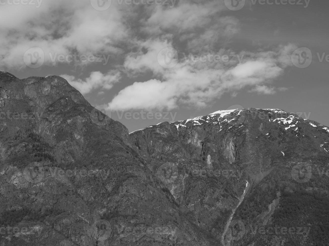 Flam und der Aurlandsfjord in Norwegen foto