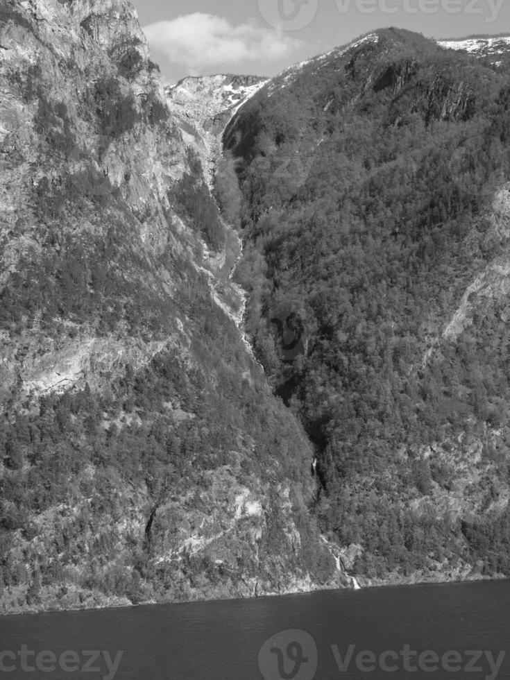 Flam und der Aurlandsfjord in Norwegen foto