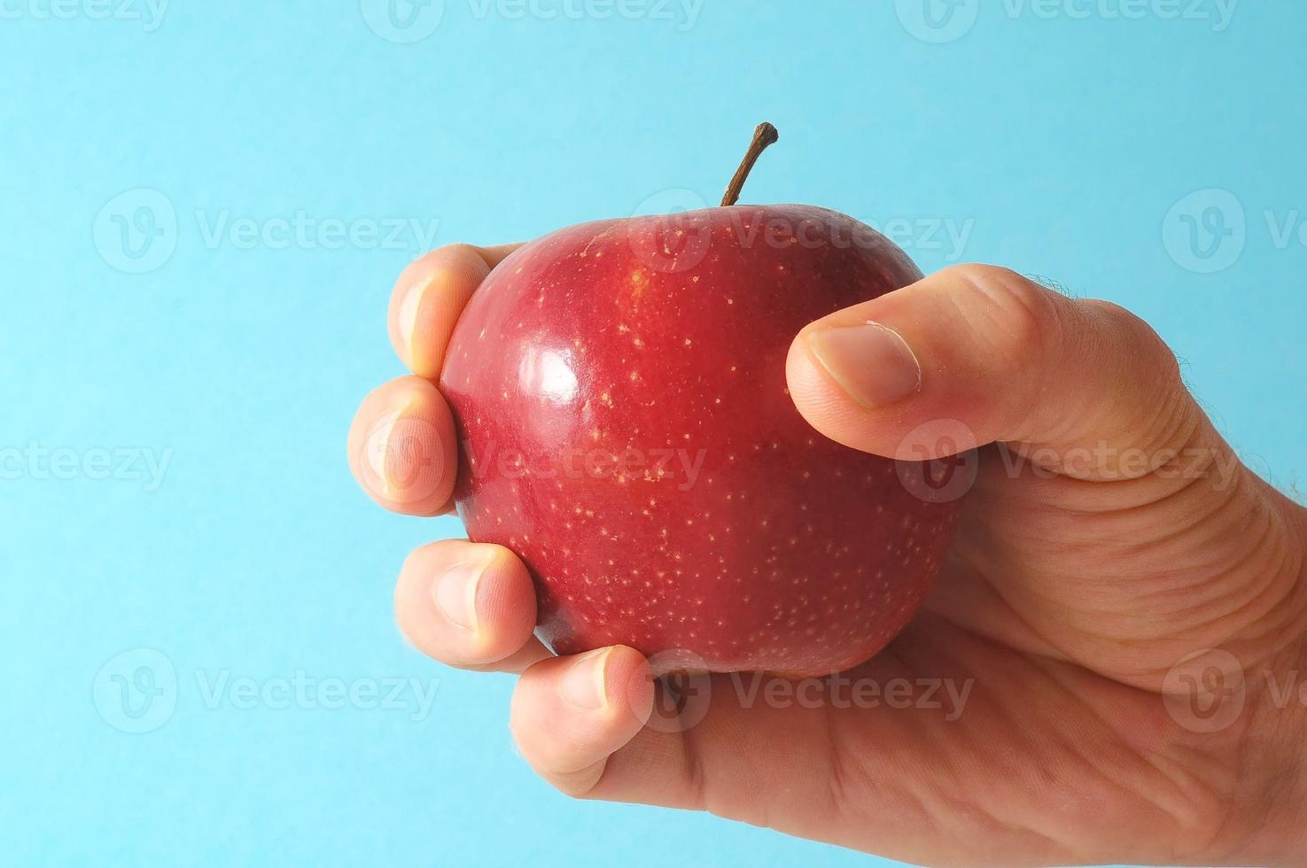 Apfel auf der Hand foto