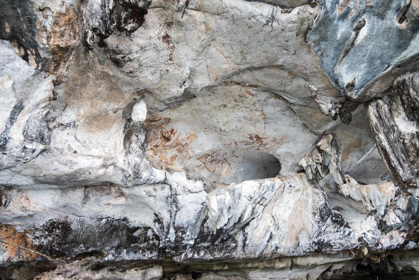 alte Malereien an Höhlenwänden foto