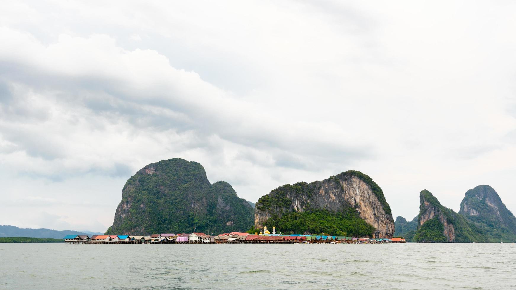 koh panyee oder punyi island, thailand foto