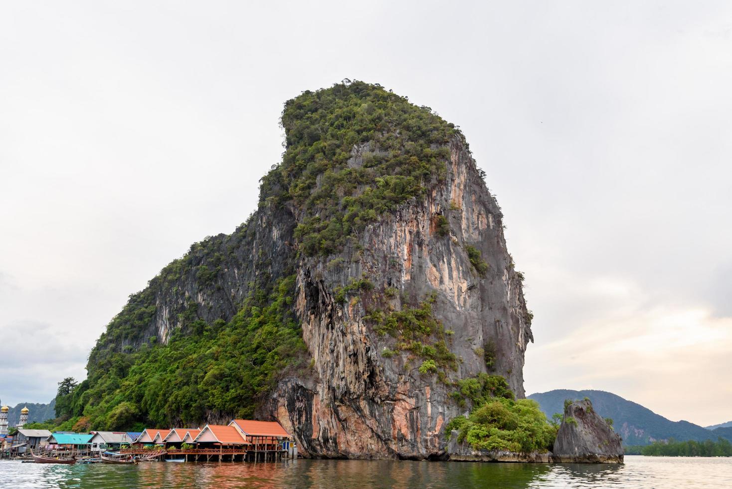 koh panyee oder punyi island village schwimmt foto