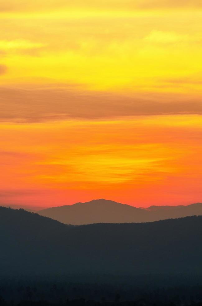 schöner Himmel nach Sonnenuntergang foto