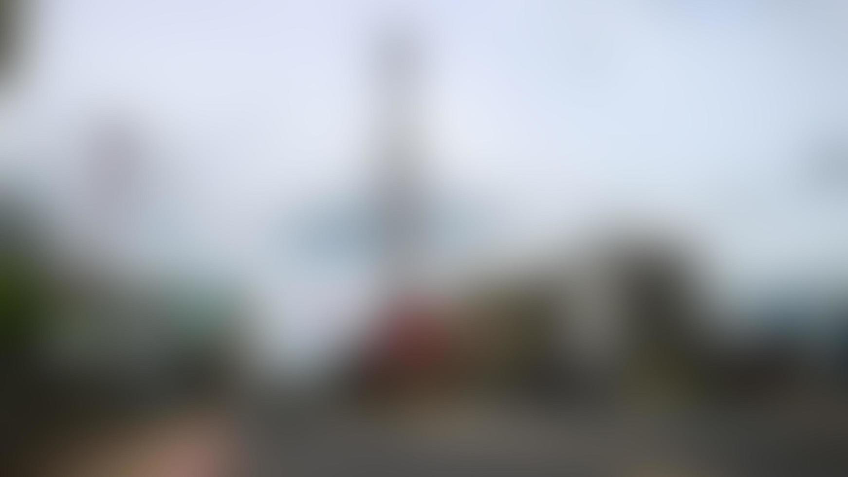 defocused Tondano National Monument Denkmal mit bewölktem Himmel foto