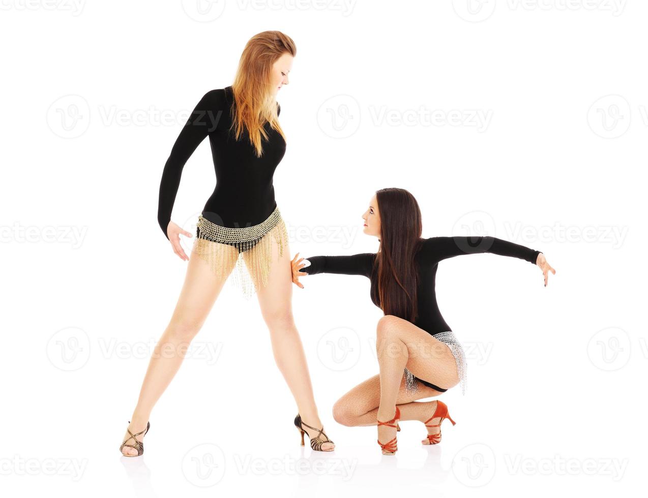 Frau tanzt zusammen foto