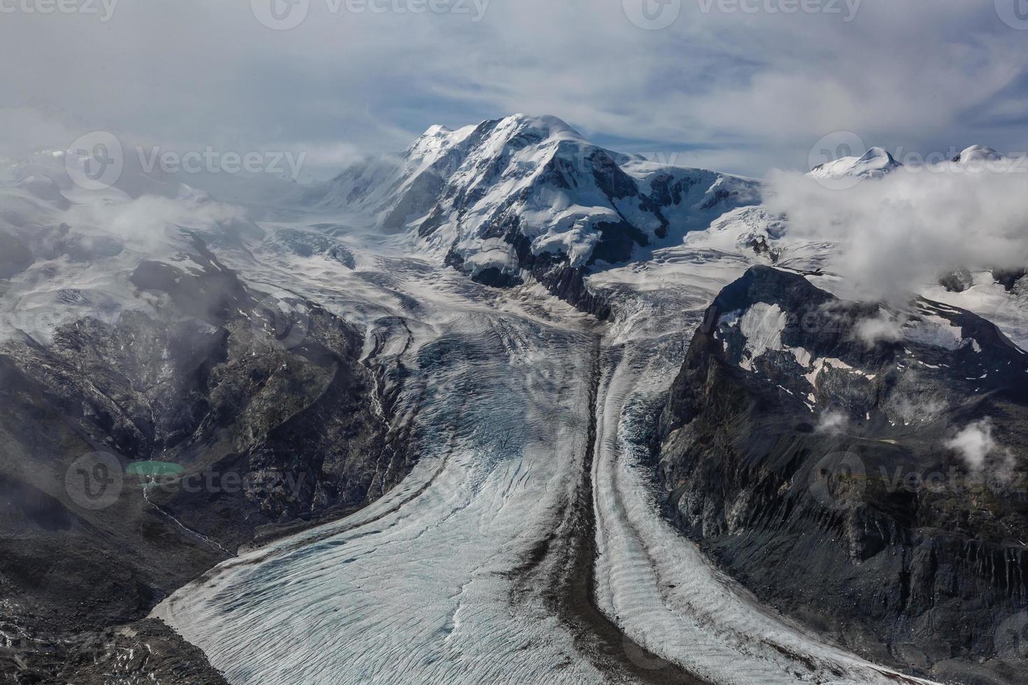 luftbild der alpen in der schweiz. Gletscher foto