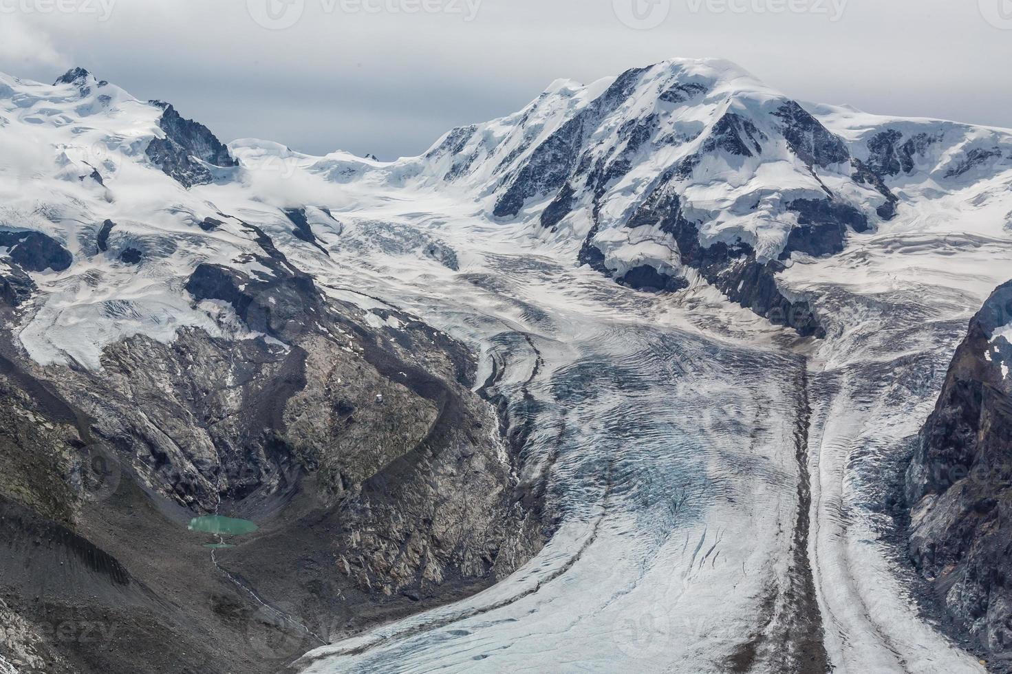 luftbild der alpen in der schweiz. Gletscher foto