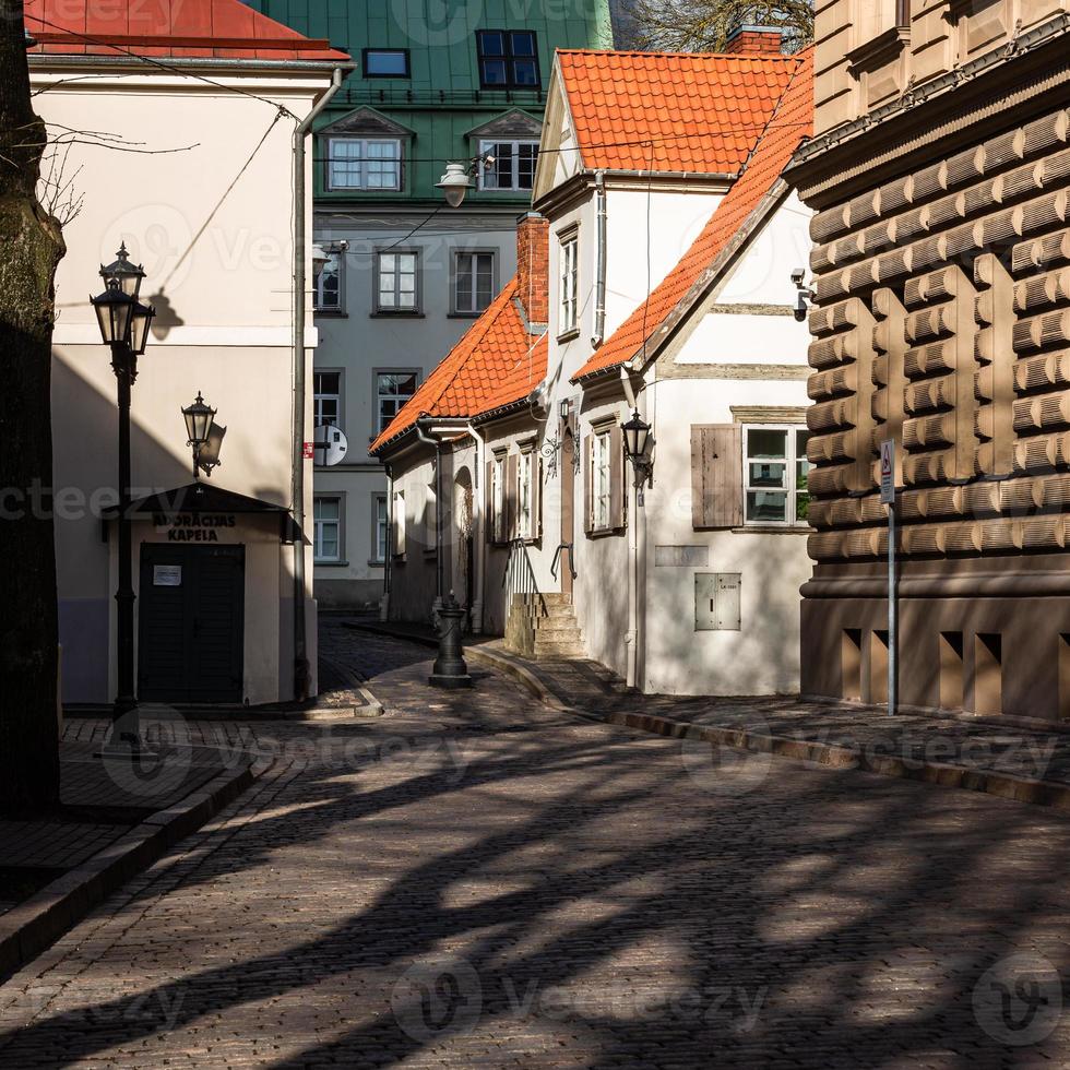 Blick auf das Stadtzentrum von Riga an einem sonnigen Morgen foto