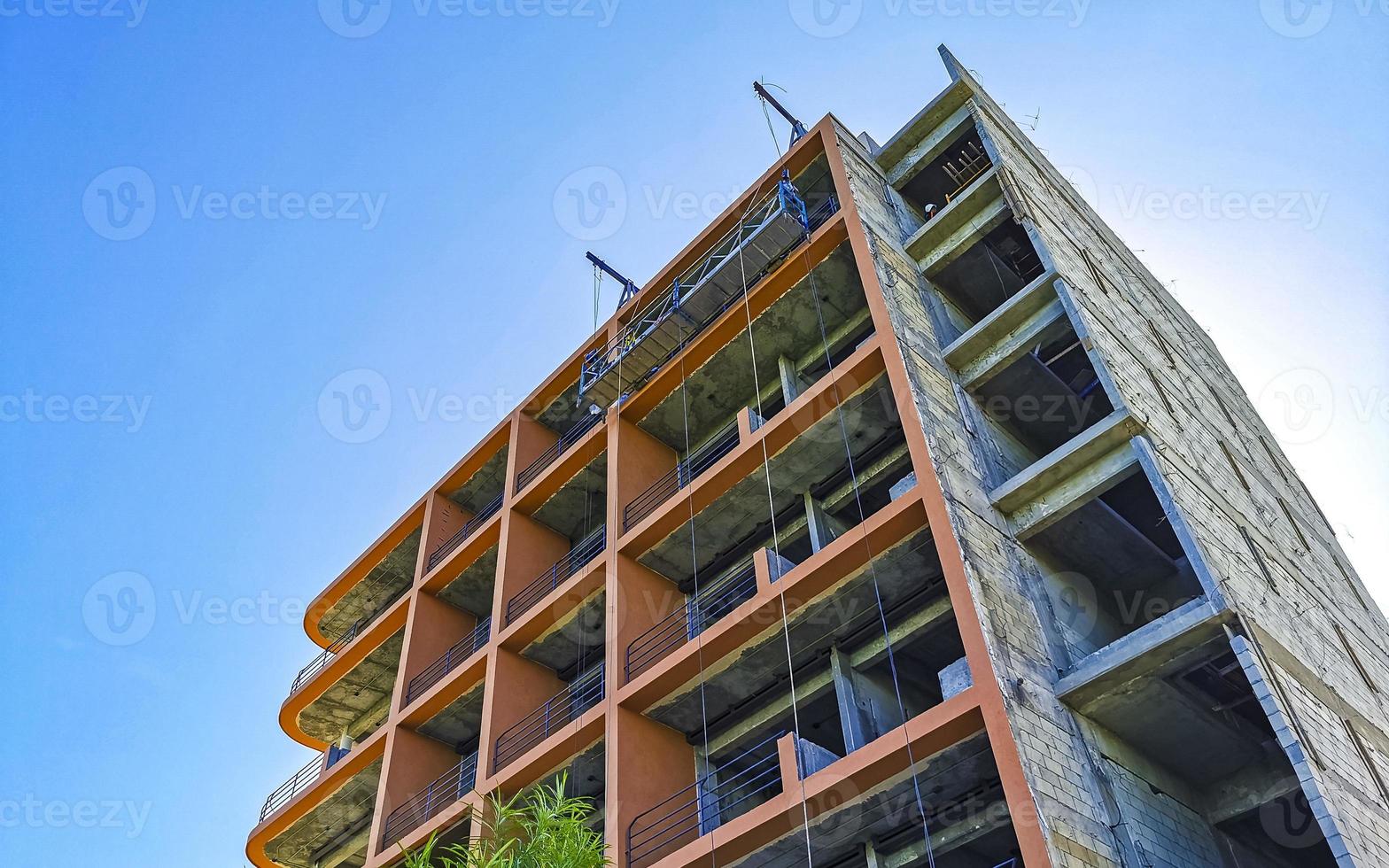 bauen sie einen hotelkomplex baustellen playa del carmen mexiko. foto