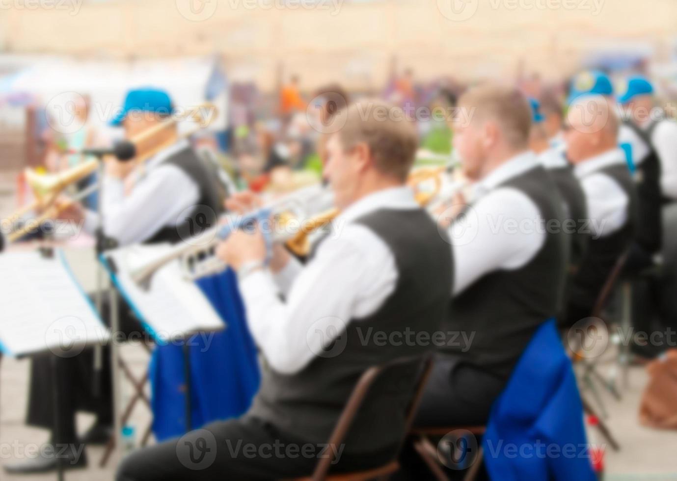 städtisches Instrumentalorchester verschwommen als Hintergrund foto