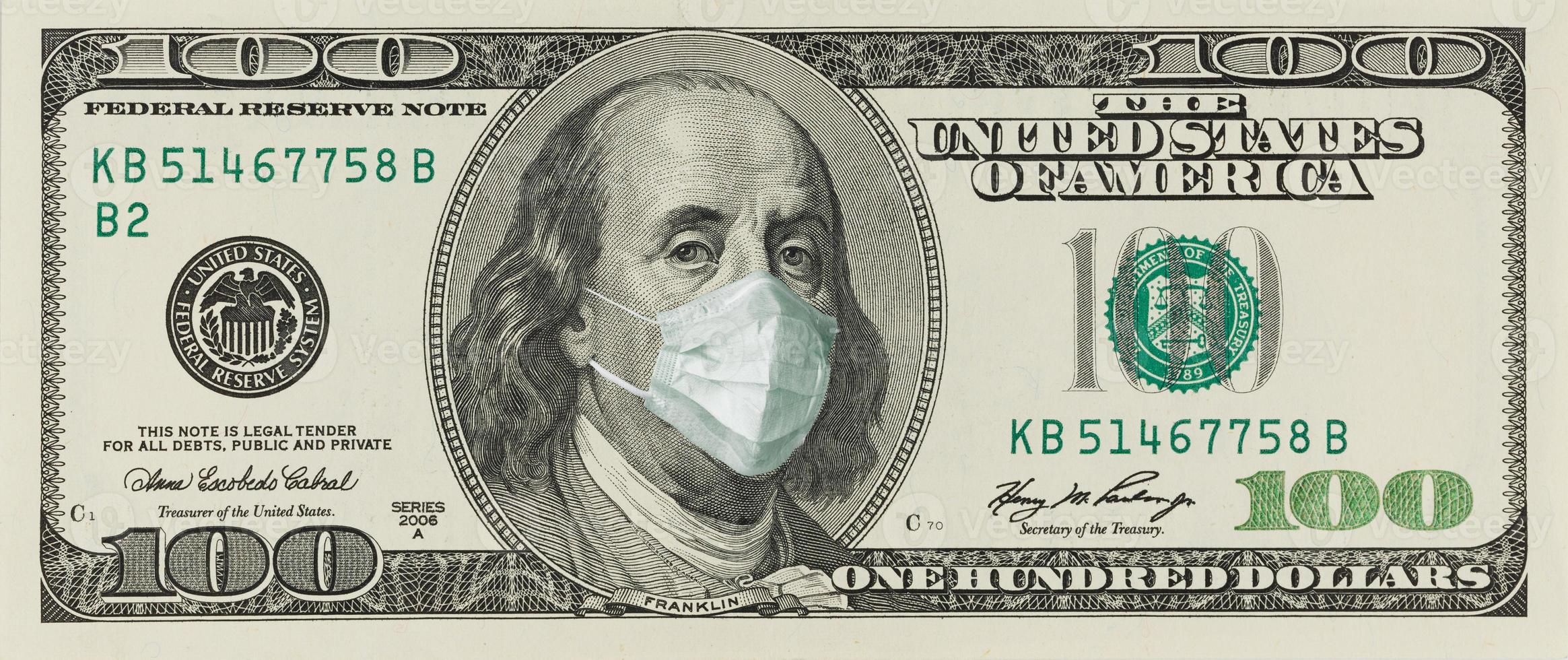 ein 100-dollar-schein mit einer gesichtsmaske von benjamin franklin aus dem covid-19-coronavirus in den vereinigten staaten. foto