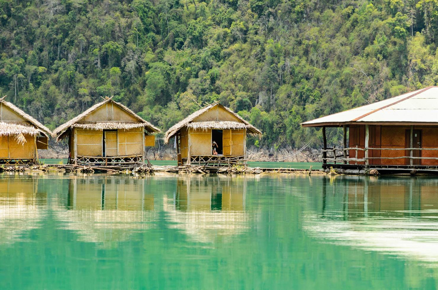 Schwimmendes Resort aus Bambus foto