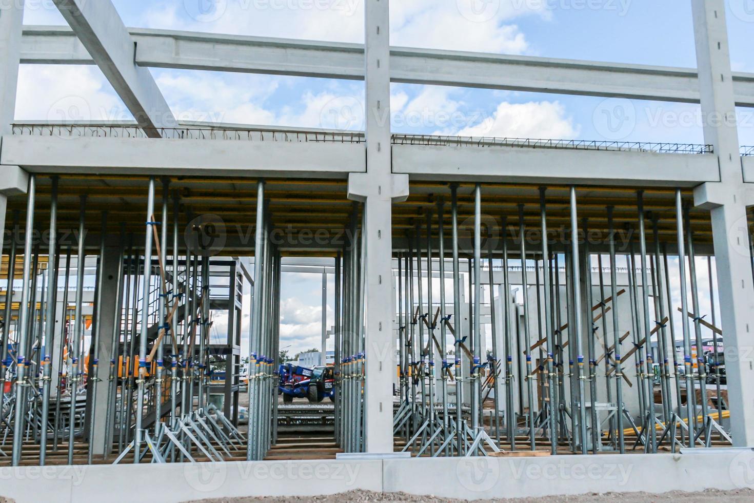 Baustelle mit Betonfertigteilen foto