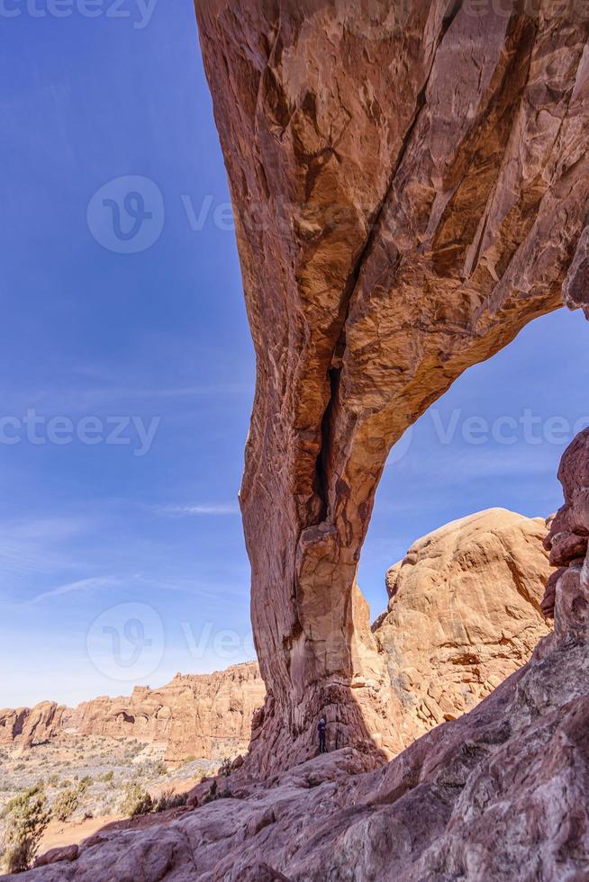 Panoramabild der natürlichen und geologischen Wunder des Arches-Nationalparks in Utah im Winter foto