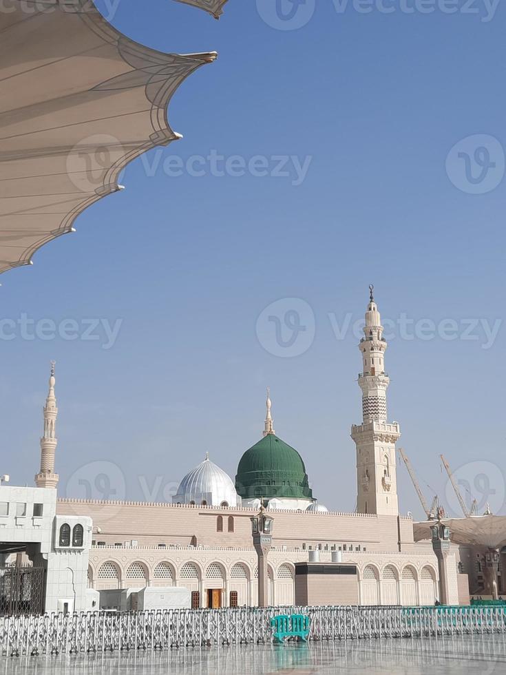 schöne tagesansicht von masjid al nabawi, medina, saudi-arabien. foto