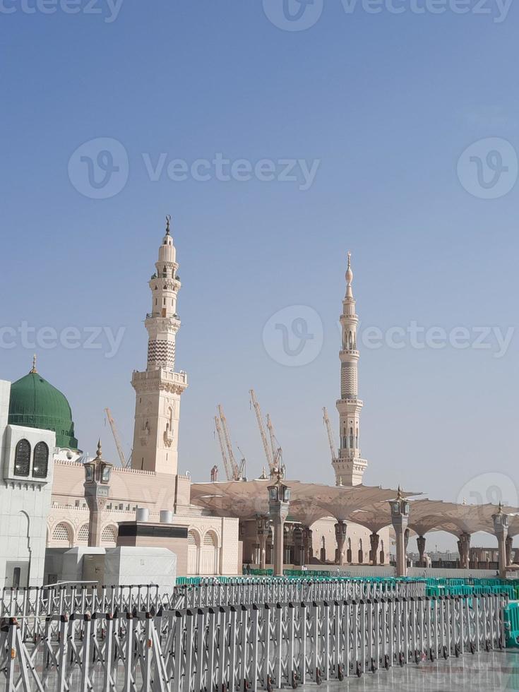 schöne tagesansicht von masjid al nabawi, medina, saudi-arabien. foto