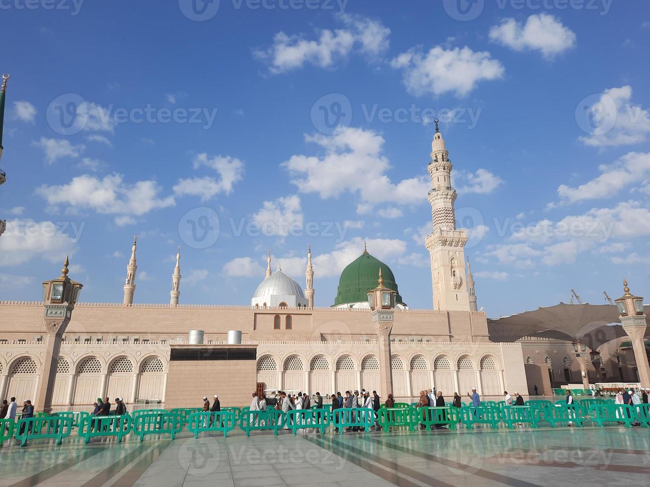 schöne tagesansicht von masjid al nabawi, medina, saudi-arabien. foto