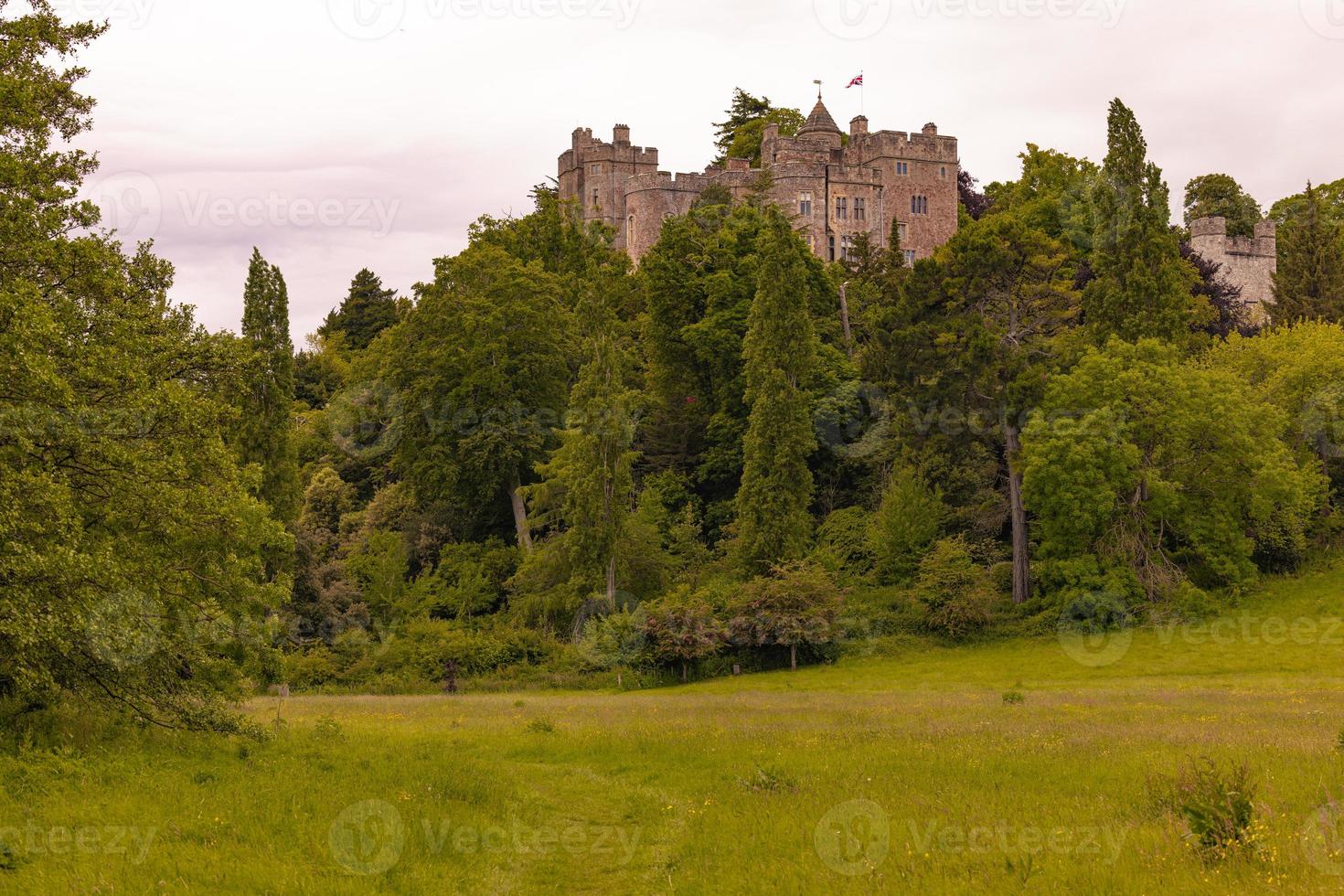 mittelalterliche Burg der alten ländlichen Stadt Dunster, England. foto