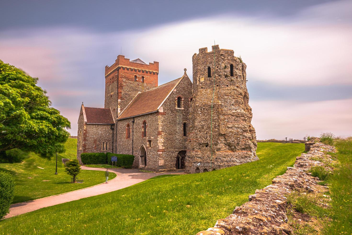 Alte Kirche im mächtigen Schloss von Dover in Kent, England. foto