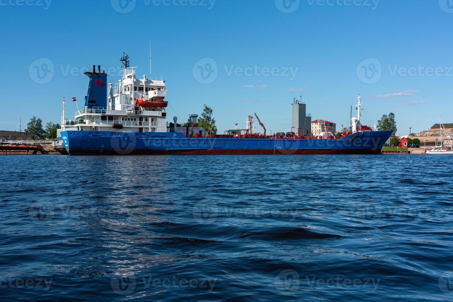 blick auf die umgebung von riga von daugava foto