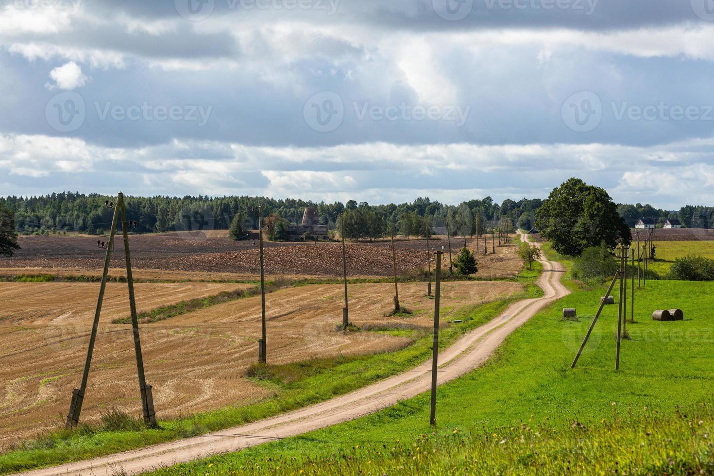 lettische sommerlandschaften mit wolken foto