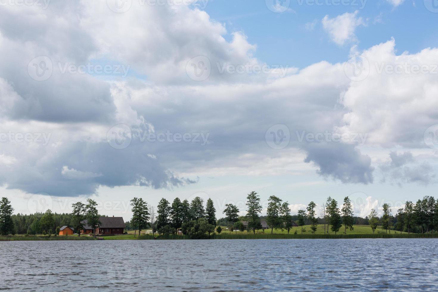 lettische Seenlandschaften im Sommer foto