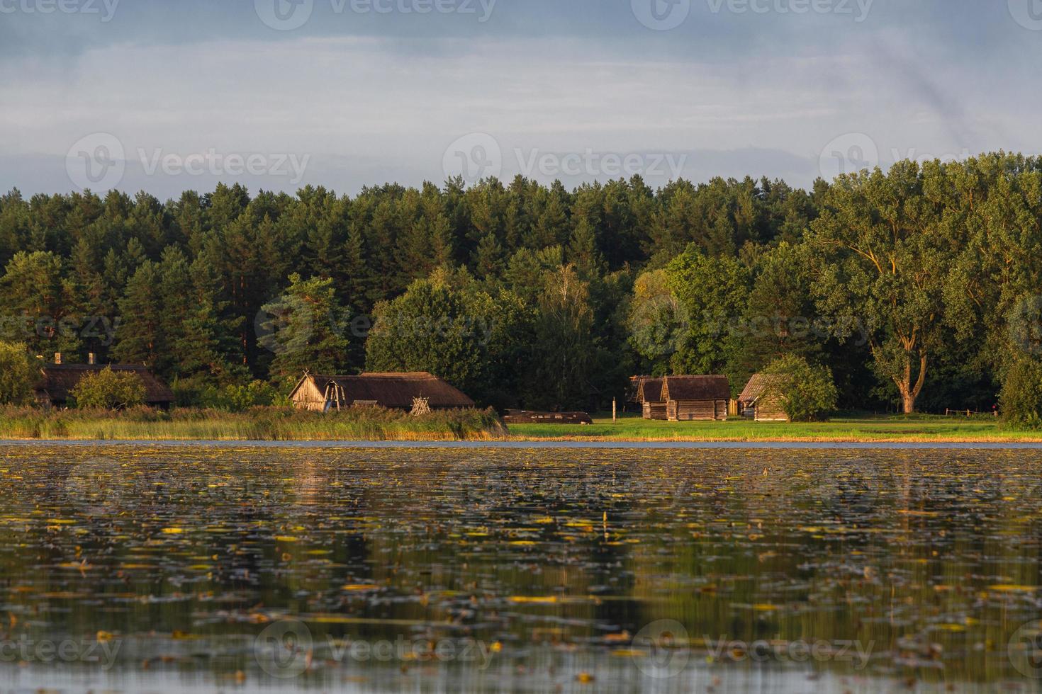 Seenlandschaften Lettlands im Sommer foto