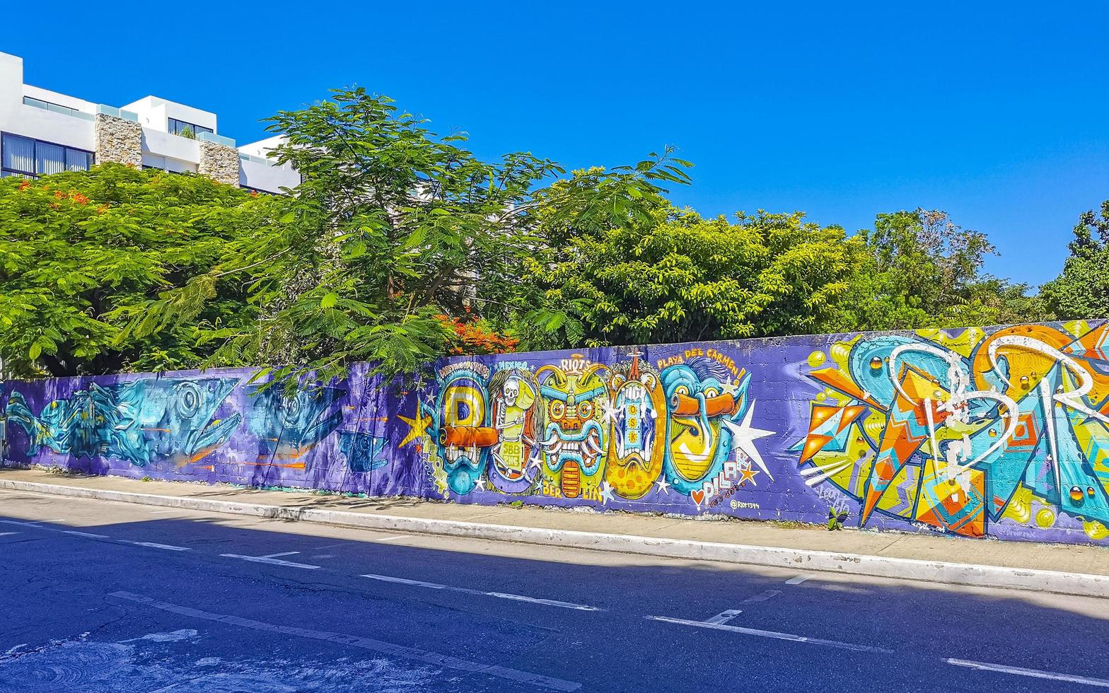 playa del carmen quintana roo mexiko 2021 künstlerische wände mit gemälden und graffiti playa del carmen mexiko. foto